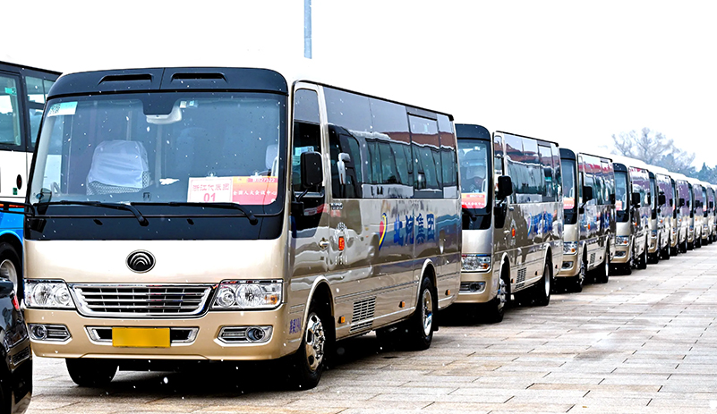 再擔重任！宇通連續22年主力服務全國兩會