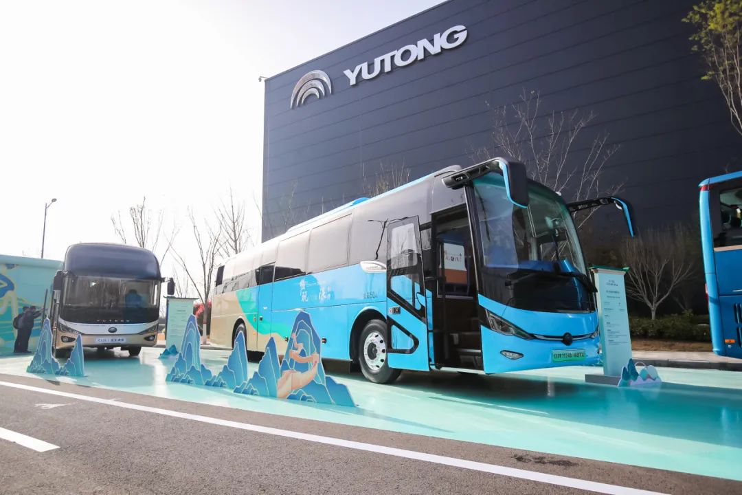 宇通上新季丨大運(yùn)力超能巴士助力旅游經(jīng)濟(jì)一路“繁花” 宇通上新季丨大運(yùn)力超能巴士助力旅游經(jīng)濟(jì)一路“繁花”